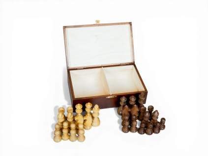 3083 sachove figurky profesional v drevenom boxe