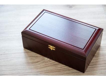 5224 dreveny box lux na sachove figurky